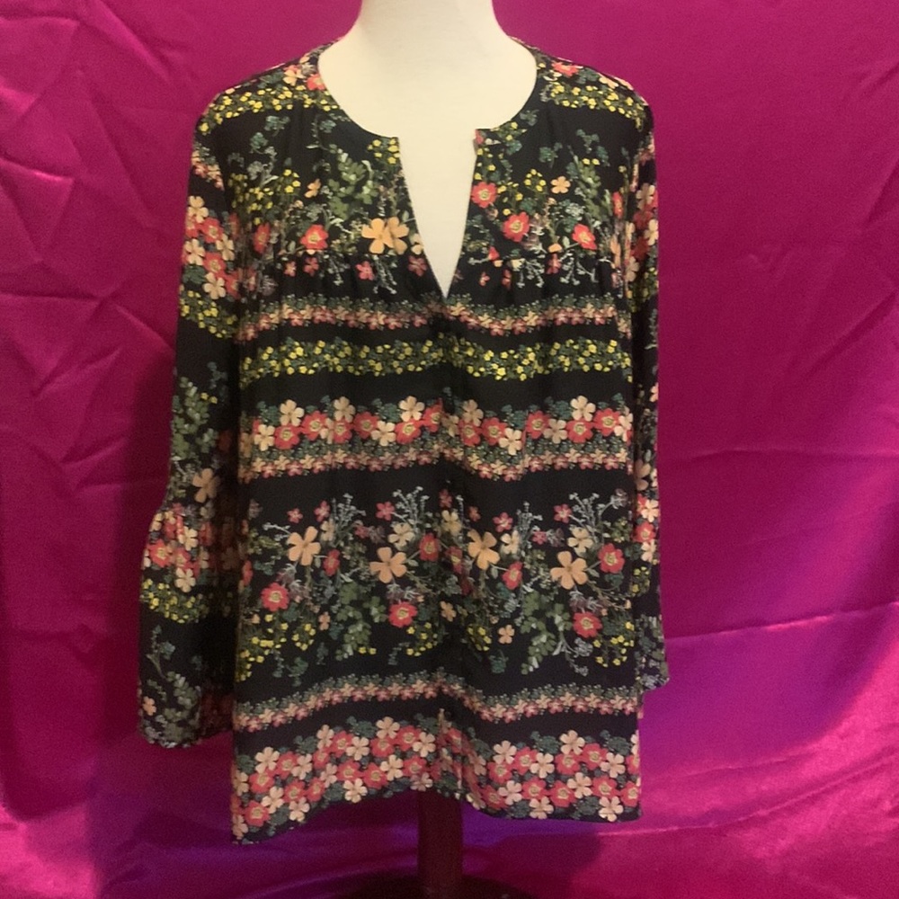 Jack 3/4 sleeve with flared ends, buttons up 3/4 way. Size M NWOT